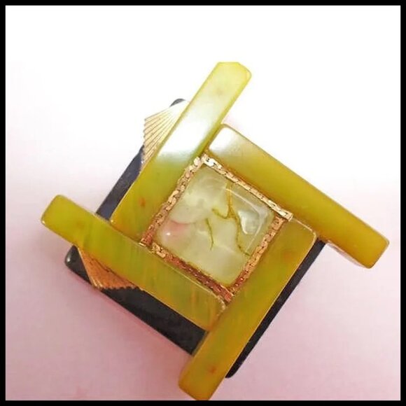 Retro Brooch Pin with Vintage Bakelite & Sealife Lucite VFG - Picture 4 of 12